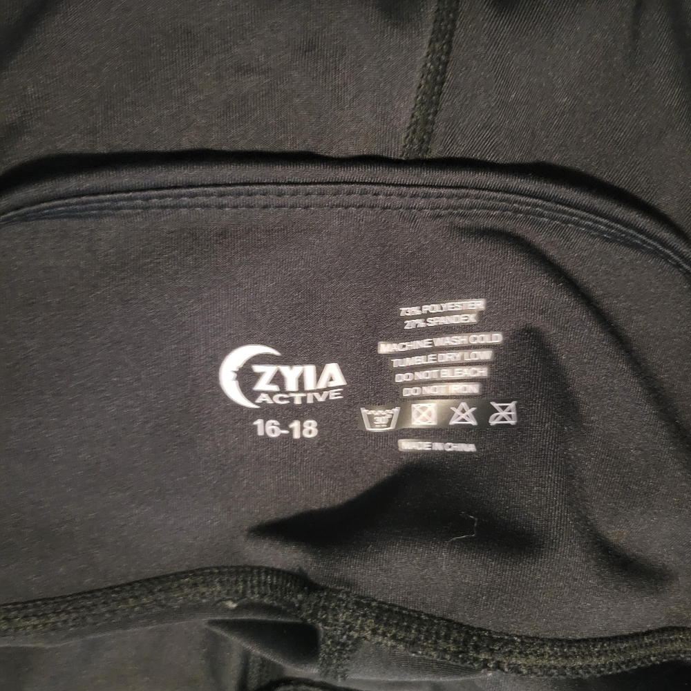 Zyia cropped leggings